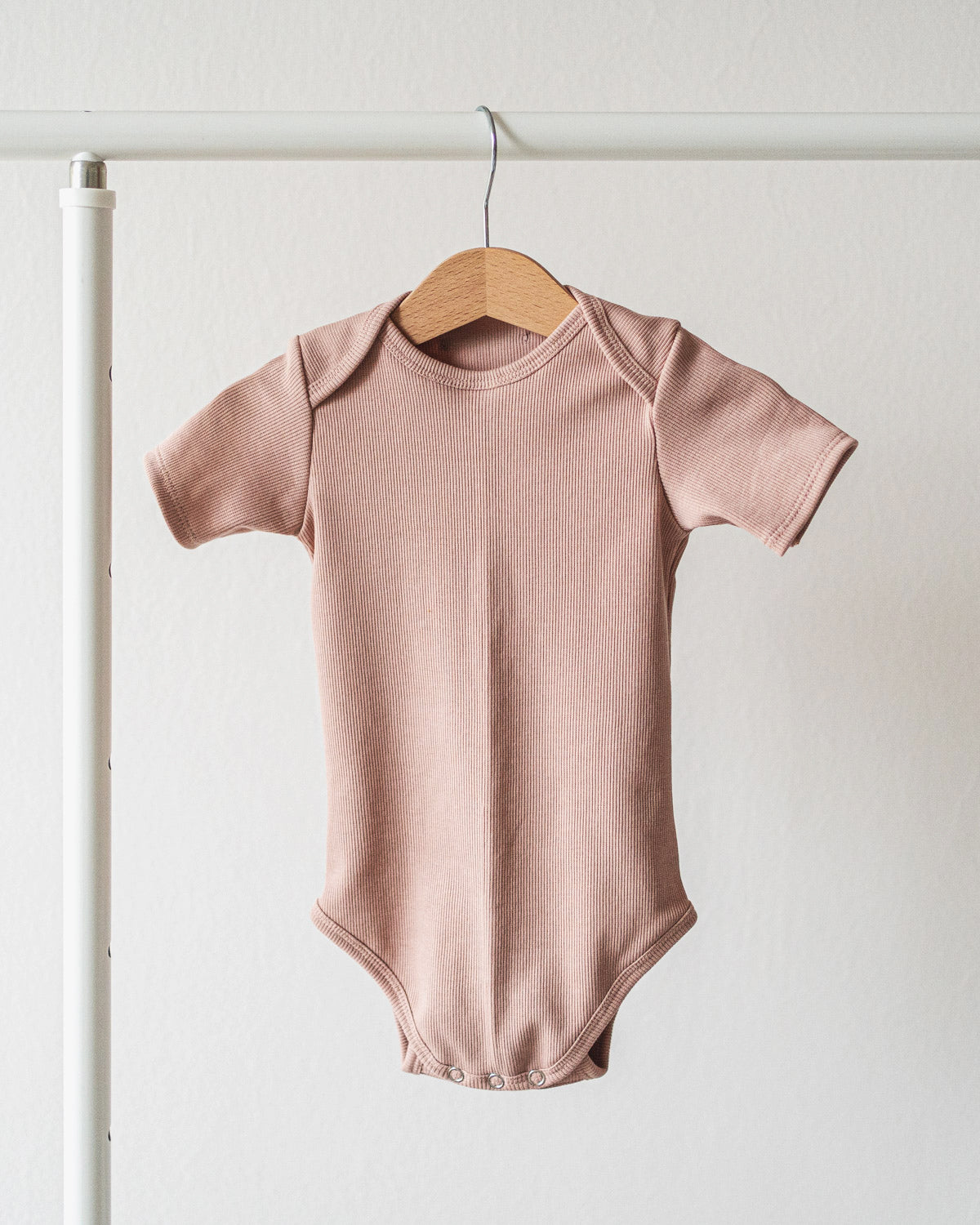 Short sleeve onesie・dusty rose
