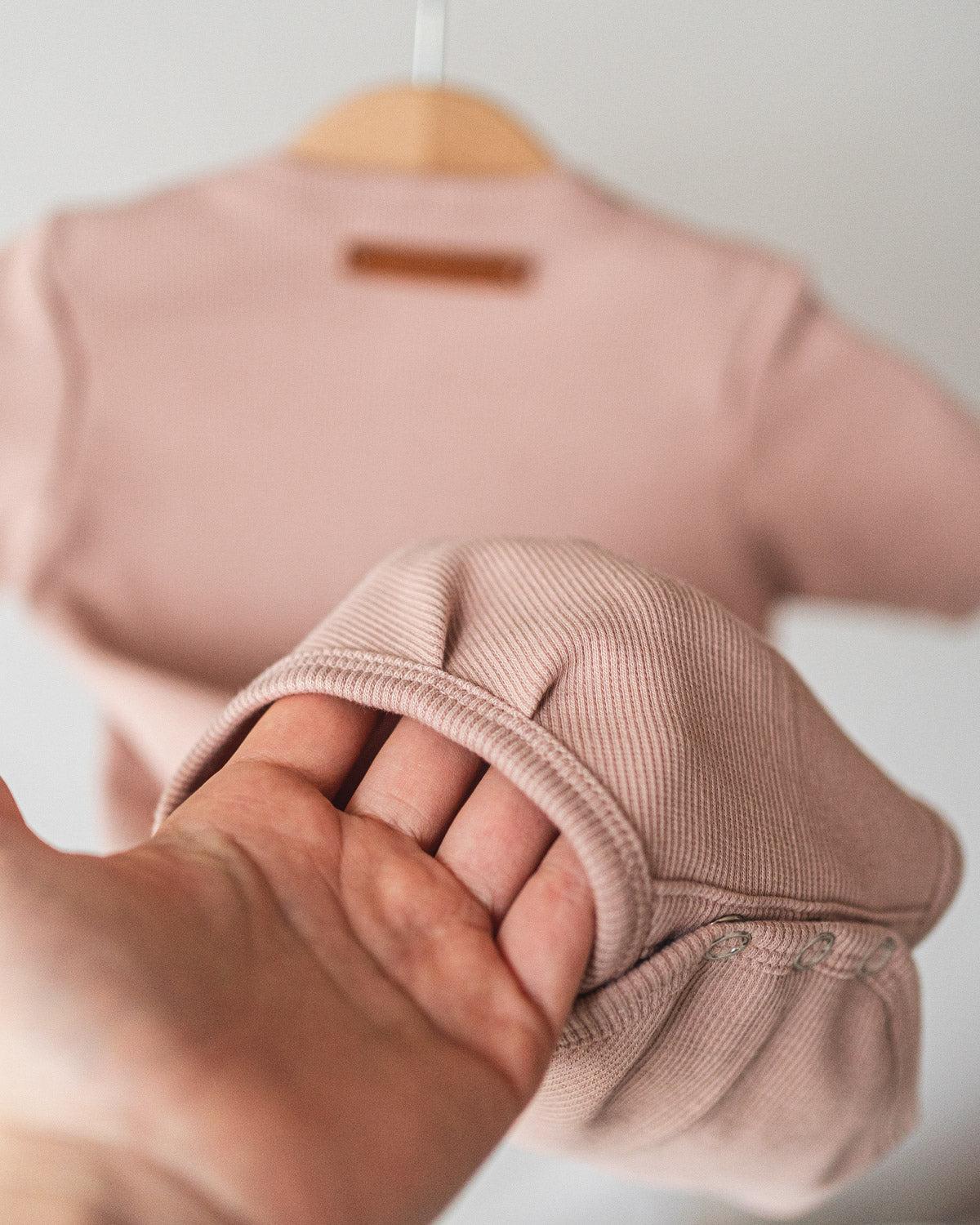 Short sleeve onesie・dusty rose
