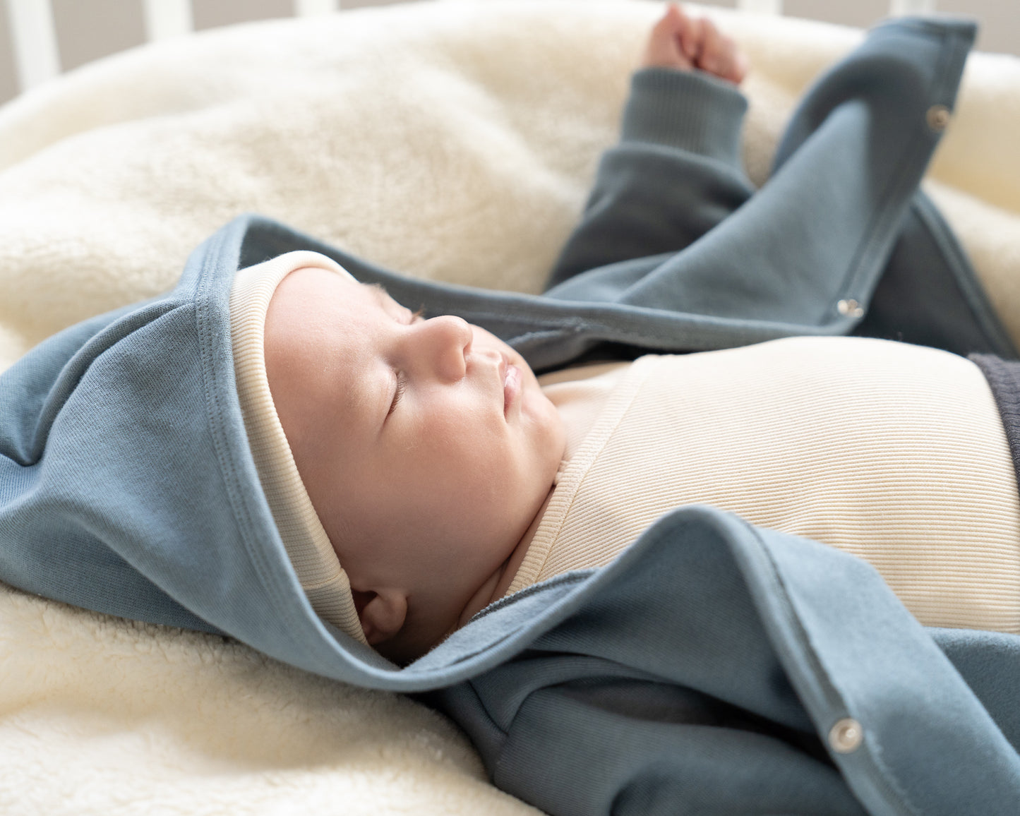 Adjustable Fit Onesie・Cream