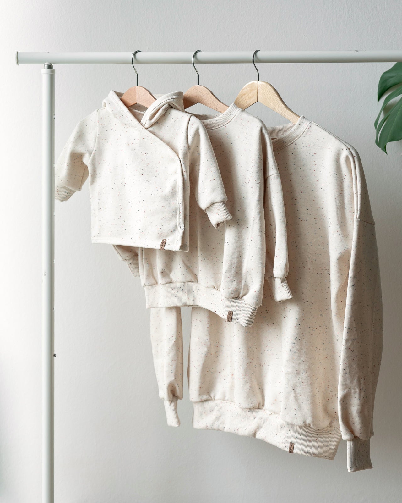 Sweatshirt・confetti・MAMA