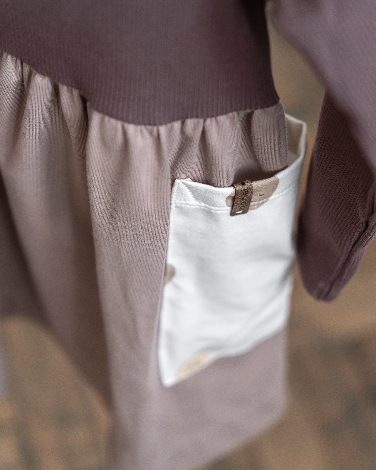 Long sleeve dress・smiley face large pockets