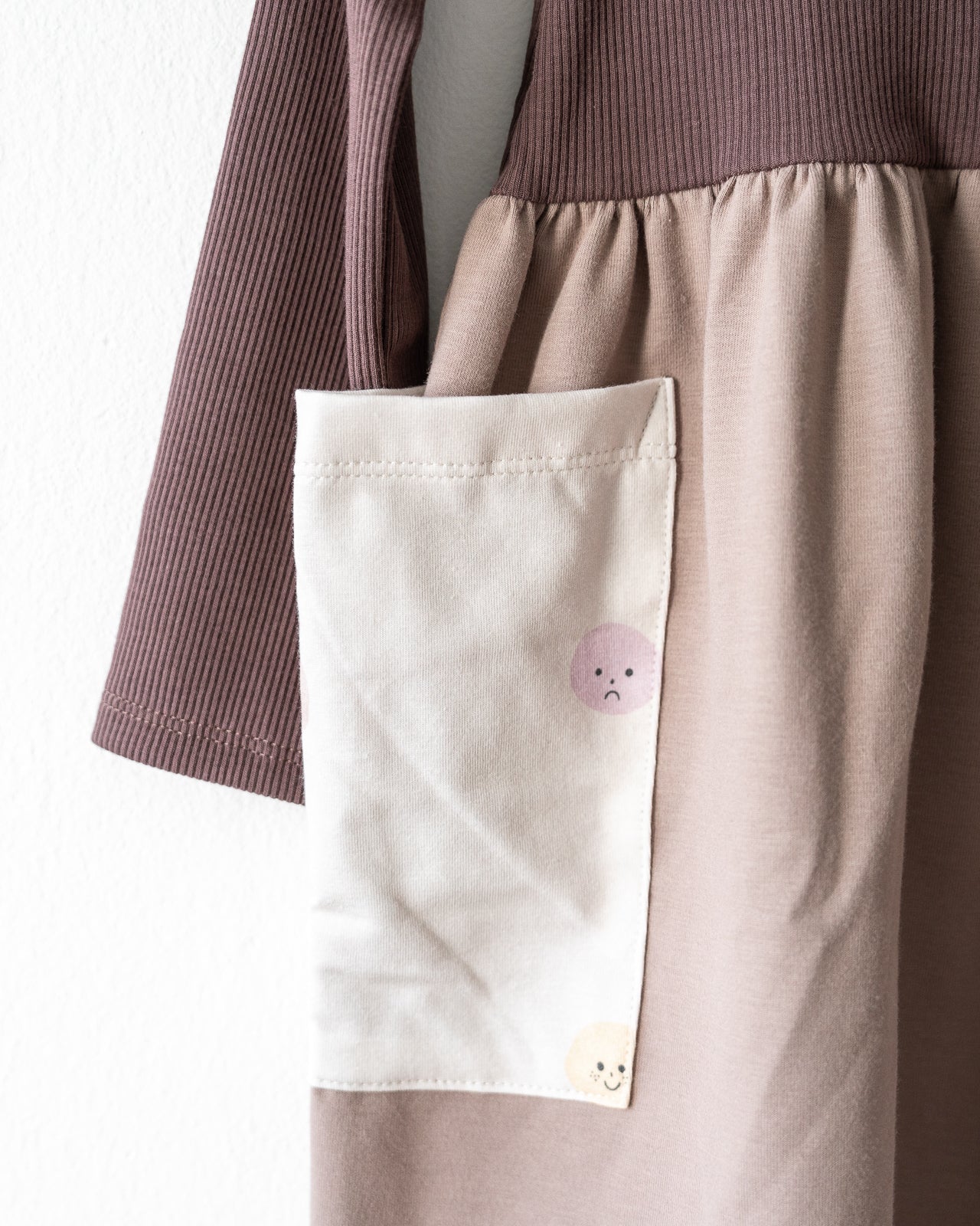 Long sleeve dress・smiley face large pockets
